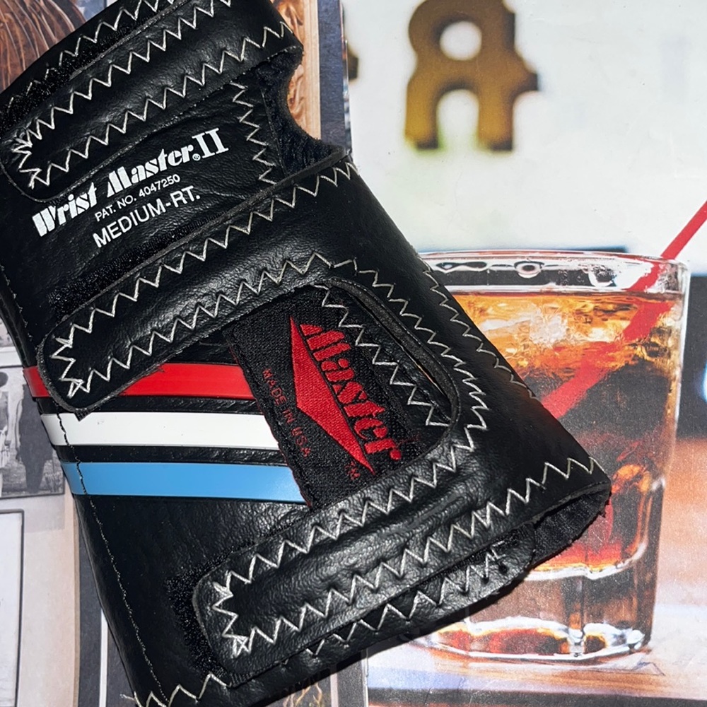 🎳 ✋🏻 🎳 • 🤜🏻 Wrist Master II x Bowl out Vibes• 🎳✋🏻